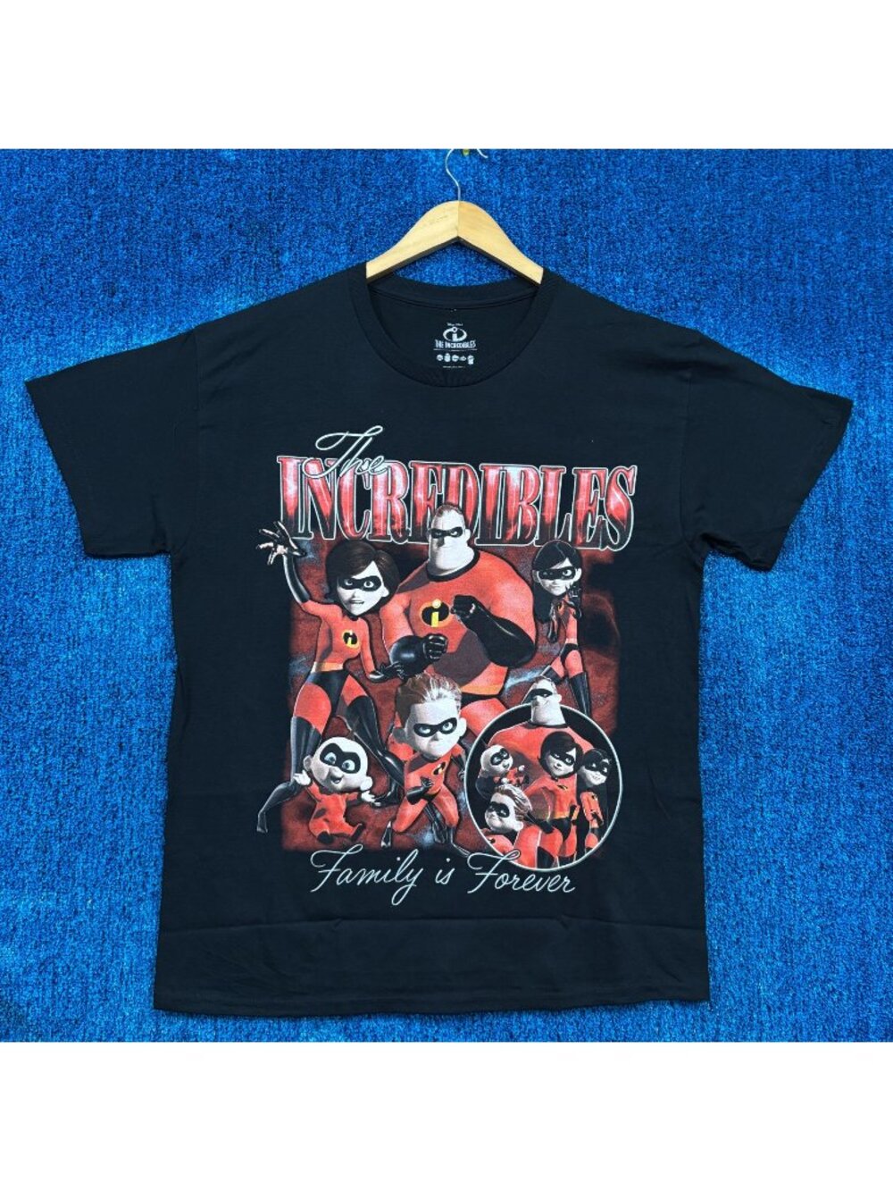 The Incredibles “Family Is Forever” Graphic T-Shirt Size Large